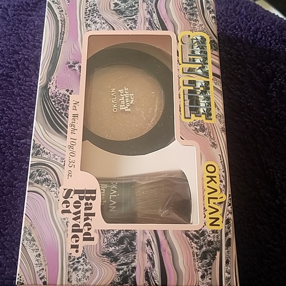 Makeup - Picture 2 of 3